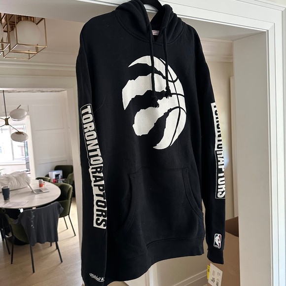 Men's - Mitchell & Ness Toronto Raptors Black & White Logo Sweatshirt - Size 2XL - Picture 2 of 15